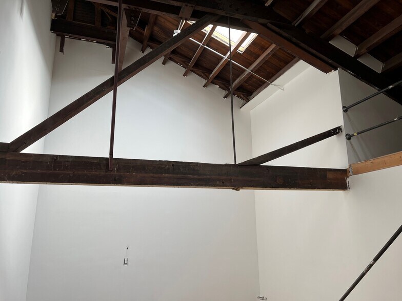 More Photos Of 310 Meserole St, Brooklyn Flex For Lease