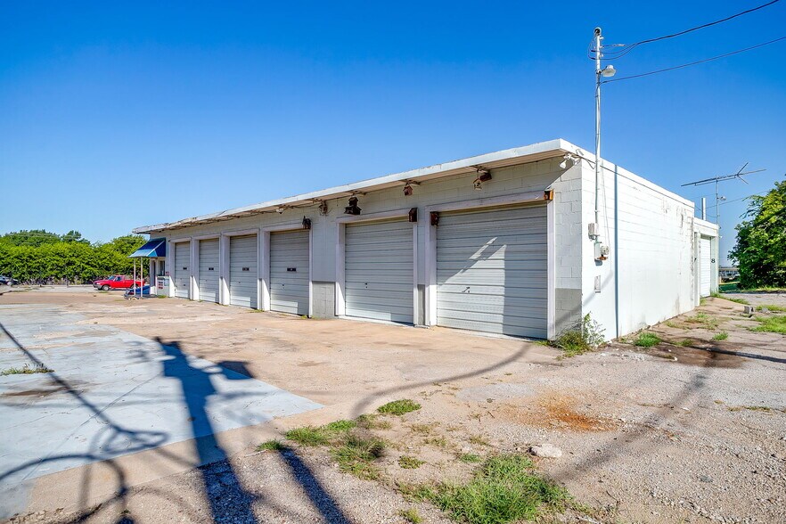 More Photos Of 5323-5325 Woodway Dr, Fort Worth General Retail For Sale