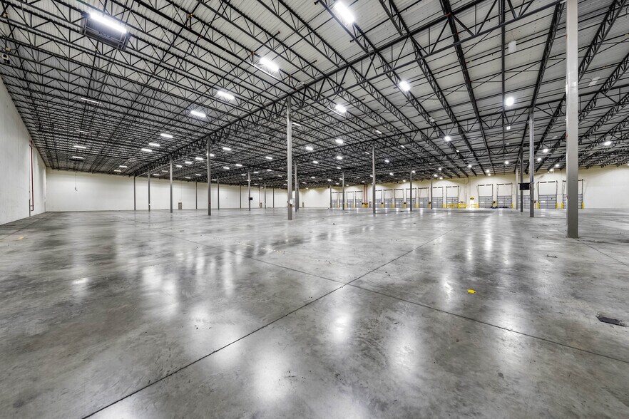 More Photos Of 4689 Industry Dr, Medford Distribution For Lease