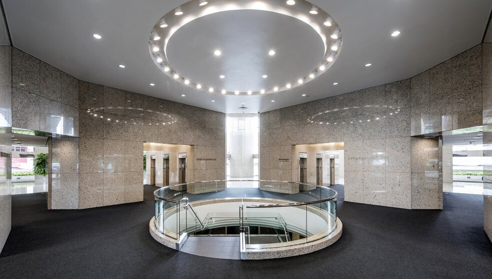 More Photos Of 901 Main St, Dallas Office For Lease