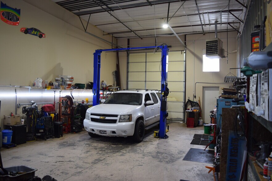 More Photos Of 520-536 W 66th St, Loveland Light Manufacturing For Sale