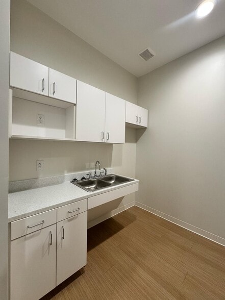 More Photos Of 1400 N Coit Rd, McKinney Unknown For Lease