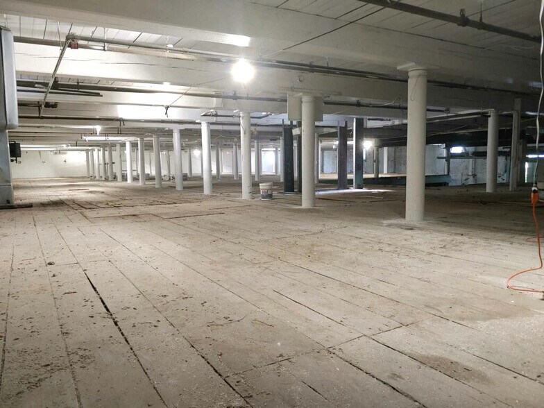 More Photos Of 26 Hadley Mill Rd, Holyoke Warehouse For Sale