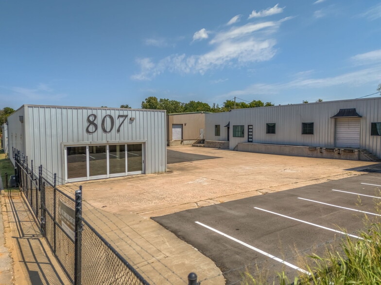 More Photos Of 807 S Xanthus Ave, Tulsa Warehouse For Lease