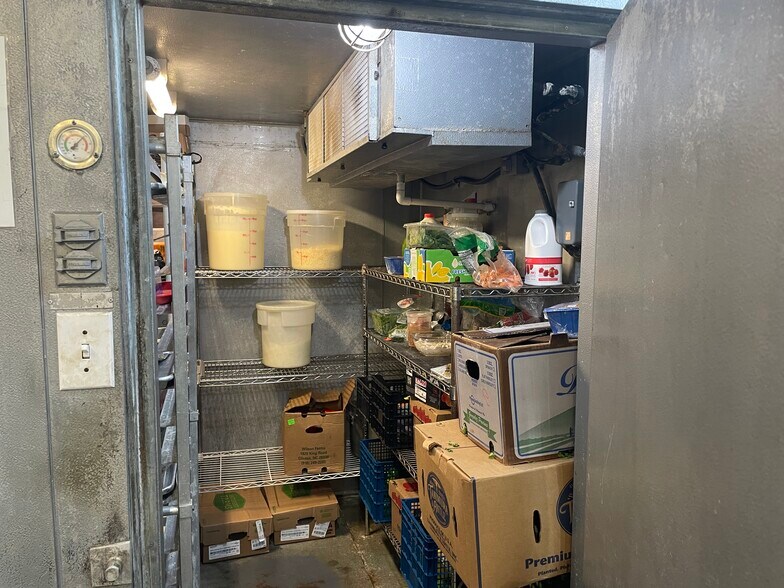 More Photos Of 6891 S Highland Blvd, Grifton Restaurant For Sale