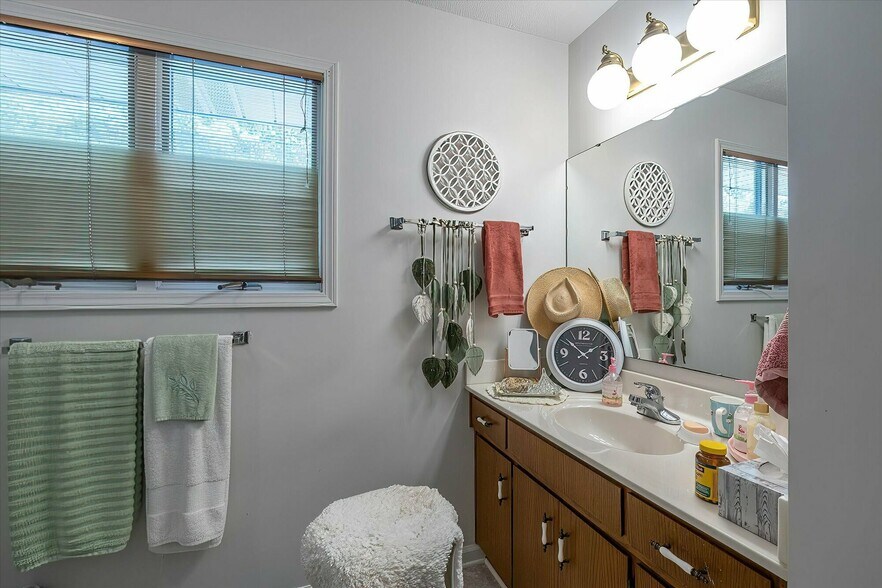 More Photos Of 714 College Dr, Anderson Apartments For Sale
