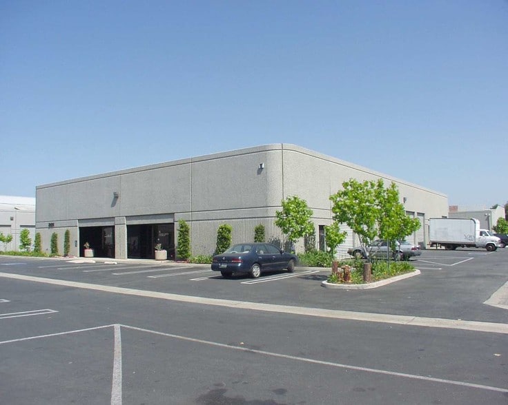 More Photos Of 2401 W 208th St, Torrance Warehouse For Lease