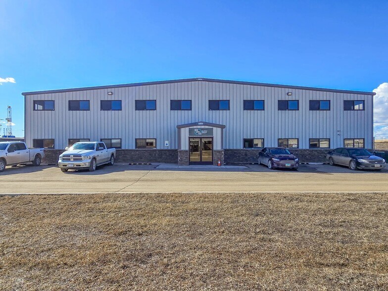 More Photos Of 509 Well St, Williston Warehouse For Lease