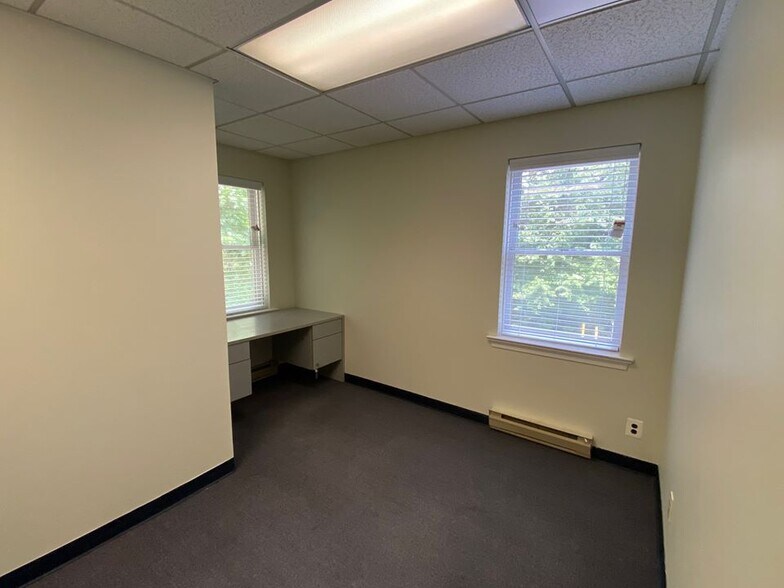 More Photos Of 107 Chesley Dr, Media Office For Sale