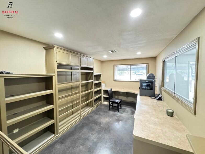 More Photos Of 2 Hill View Ln, Boerne Warehouse For Lease