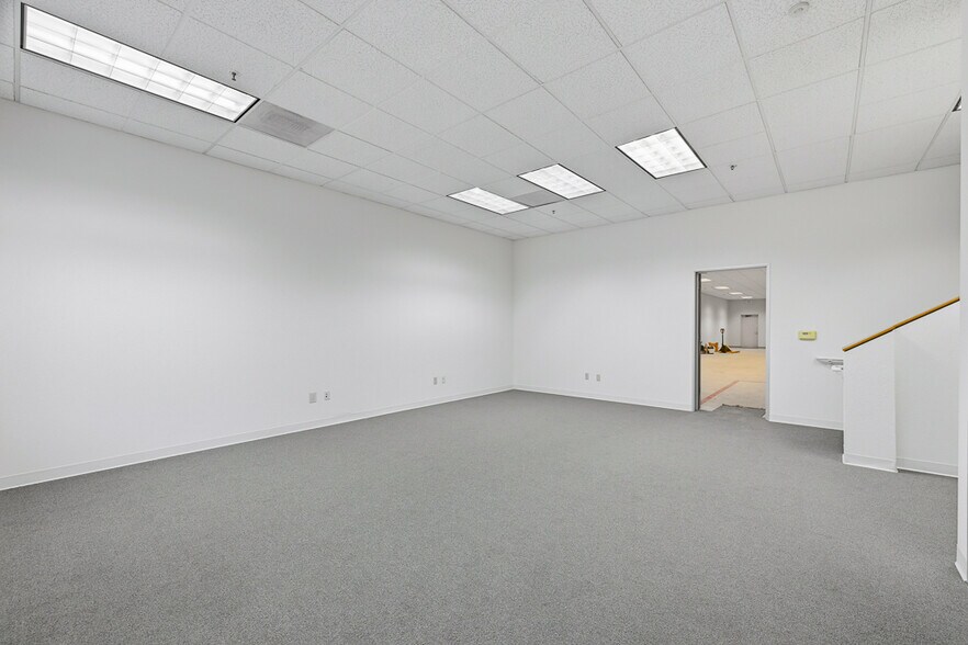 More Photos Of 2130-2162 Ringwood Ave, San Jose Showroom For Sale