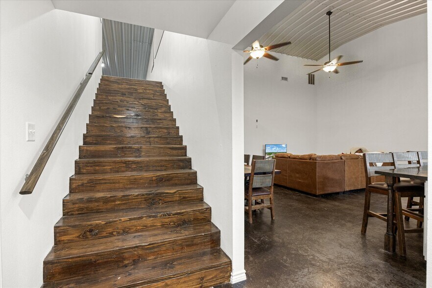 More Photos Of 1817 S Morgan St, Granbury Auto Dealership For Sale