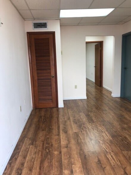 More Photos Of 8530-8548 NW 64th St, Miami Warehouse For Lease