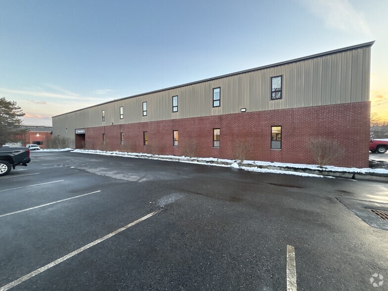 More Photos Of 58 Pulaski St, Peabody Manufacturing For Lease