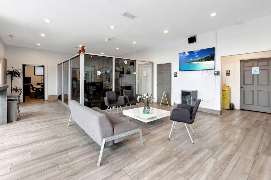 More Photos Of 1731 S Cactus Ave, Bloomington Auto Dealership For Sale