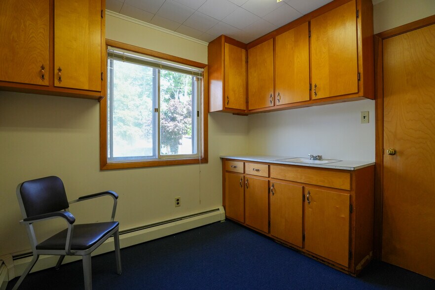 More Photos Of 277 Division St N, North Tonawanda Office For Sale