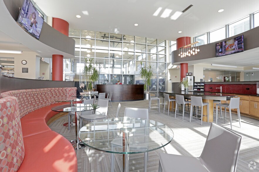 More Photos Of 555 W Kinzie St, Chicago Apartments For Lease
