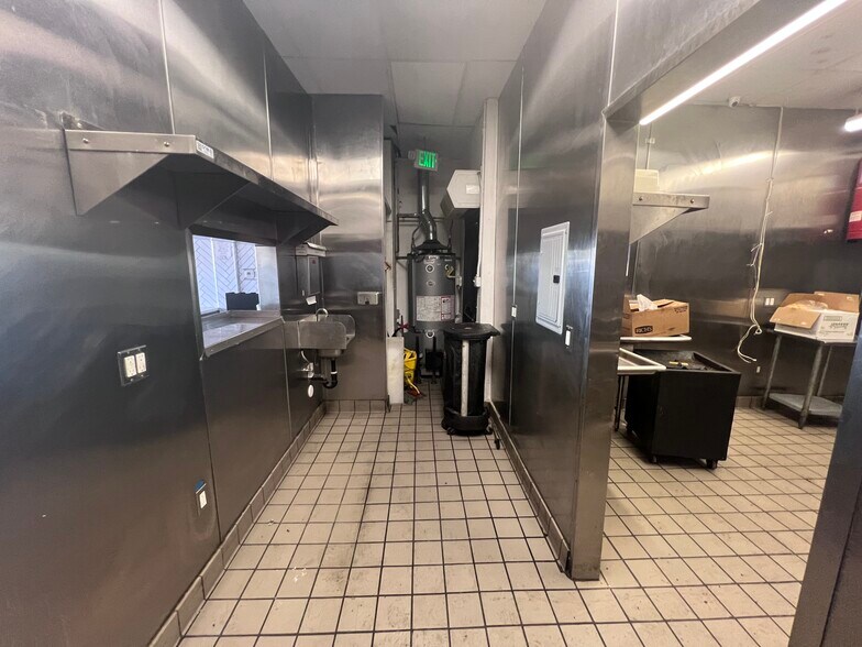 More Photos Of 12900-12906 Victory Blvd, North Hollywood Unknown For Lease