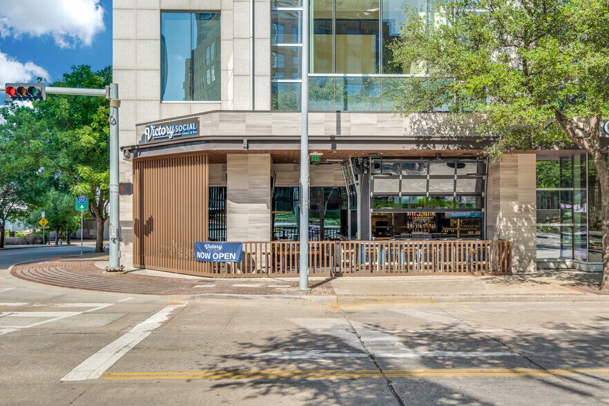 More Photos Of 2323 Victory Ave, Dallas Office For Lease