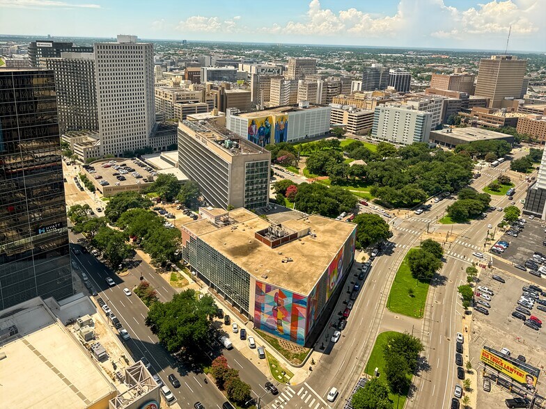More Photos Of 1100 Poydras St, New Orleans Coworking Space