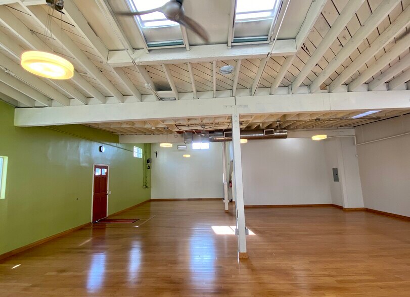 More Photos Of 2301-2309 Main St, Santa Monica Storefront Retail Office For Lease