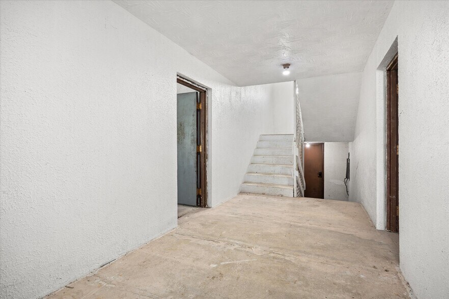 More Photos Of 170 Round House St, Braidwood Apartments For Sale