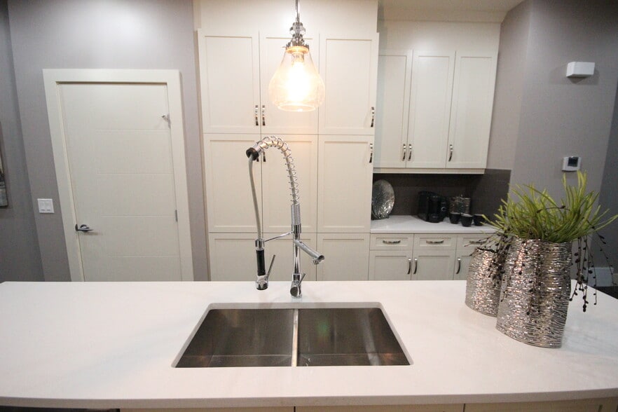 More Photos Of 11331 76 Av NW, Edmonton Apartments For Sale