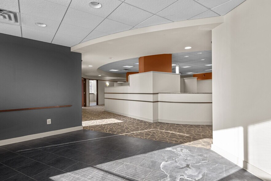 More Photos Of 667 Welsh Rd, Huntingdon Valley Loft Creative Space For Sale