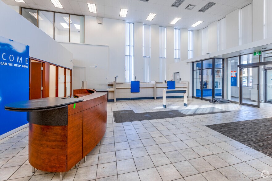 More Photos Of 31 King St, St Catharines Bank For Lease