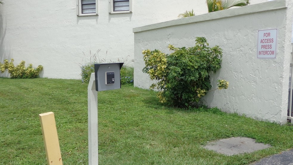More Photos Of 13977-13981 SW 140th St, Miami Light Distribution For Sale