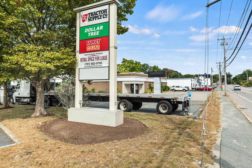 More Photos Of 800 S Franklin St, Holbrook General Retail For Lease
