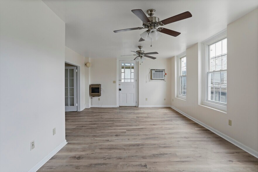 More Photos Of 102-104 N Main St, Edinburg Storefront Retail Residential For Sale