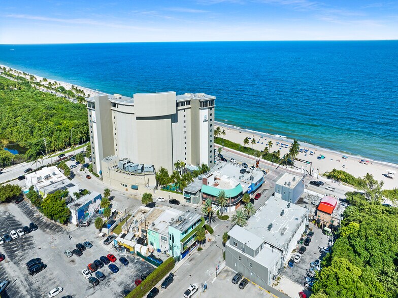 More Photos Of 900 Sunrise Ln, Fort Lauderdale Bar For Lease