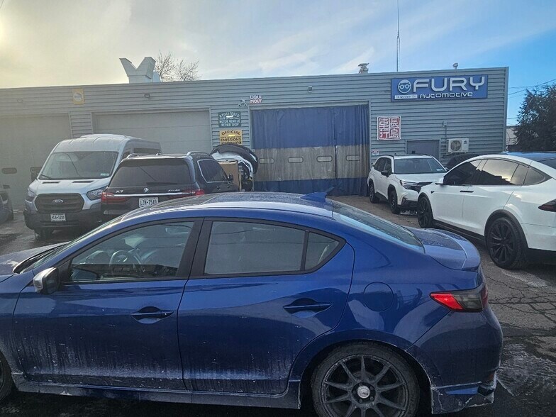 More Photos Of 15 Windsor Ct, Mineola Warehouse For Sale