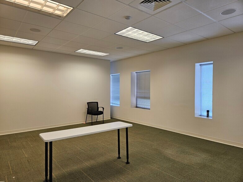 More Photos Of 4525 Sunset Blvd, Steubenville Storefront Retail Office For Lease
