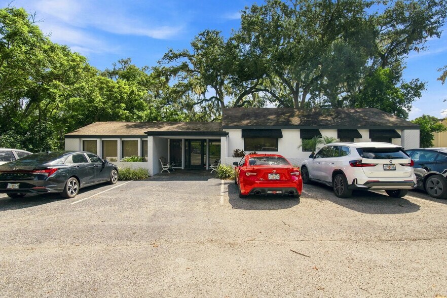 Primary Photo Of 223 Lithia Pinecrest Rd, Brandon Office For Sale