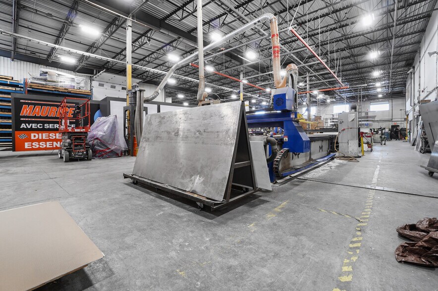 More Photos Of 2351 Boul Fernand-Lafontaine, Longueuil Manufacturing For Sale