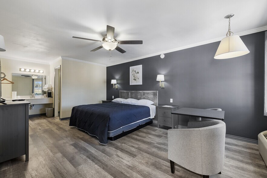 More Photos Of 1206 Main St, Blanco Hotel For Sale