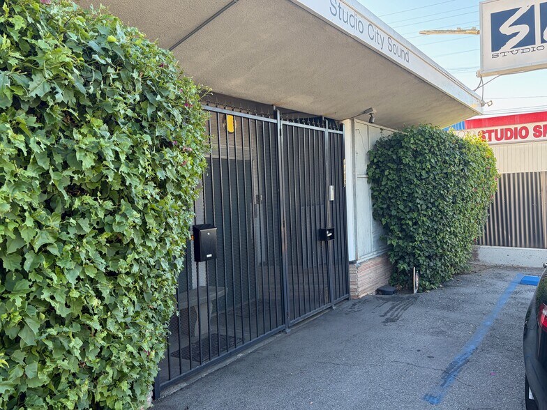 More Photos Of 4412 Whitsett Ave, Studio City Office For Sale