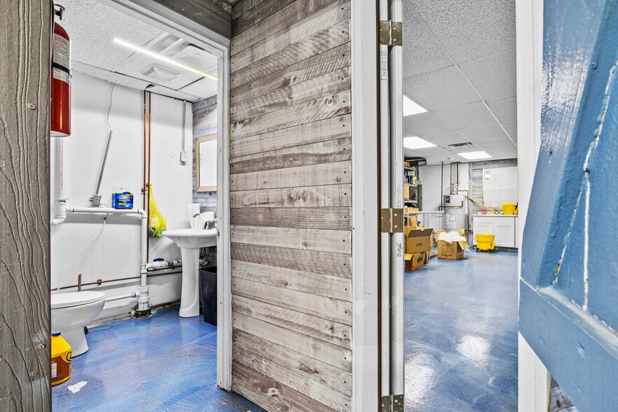 More Photos Of 1415-1419 Leestown Rd, Lexington General Retail For Sale