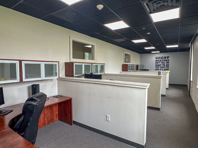 More Photos Of 410 Canal Pl, Little Falls Hotel For Lease