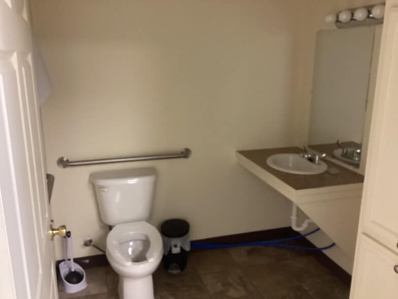 More Photos Of 402 W Main St, Stroud Storefront For Sale