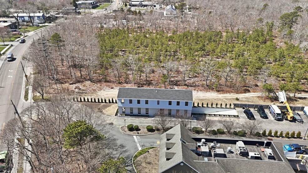More Photos Of 200 W Montauk Hwy, Hampton Bays Freestanding For Lease