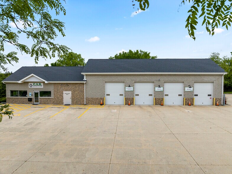 Primary Photo Of 2940 Weber Dr, Aurora Auto Repair For Sale