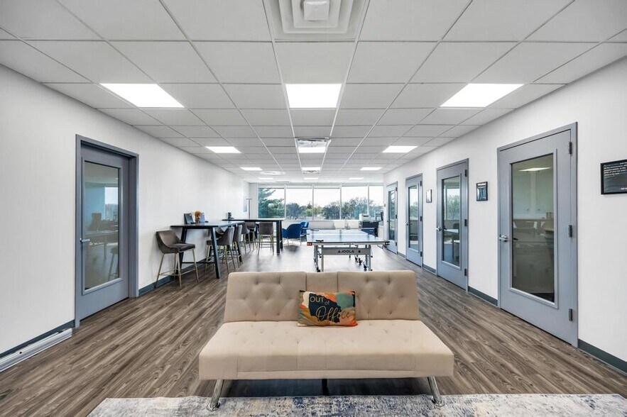 More Photos Of 1 Old Country Rd, Carle Place Office For Lease