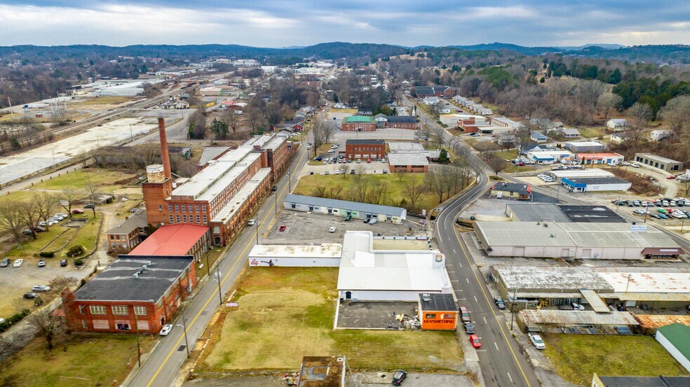 More Photos Of 395 S Ocoee St, Cleveland Showroom For Sale