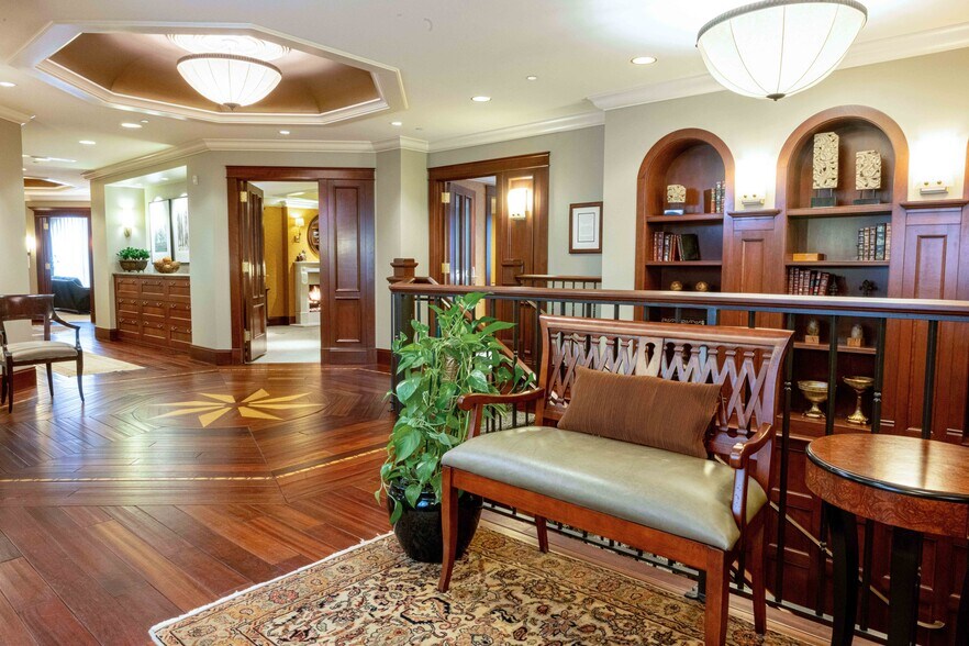 More Photos Of 126 Ottawa Ave NW, Grand Rapids Office For Lease