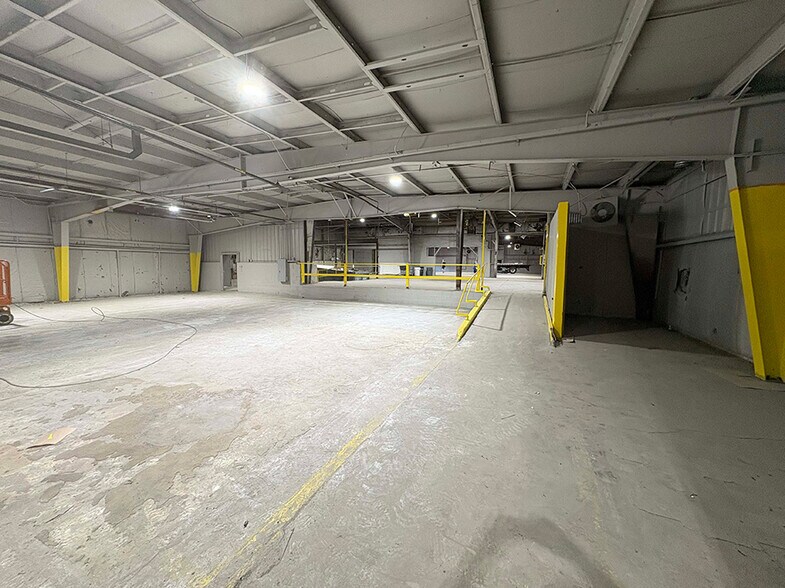 More Photos Of 9510 St. Clair Ave, Fairview Heights Manufacturing For Lease