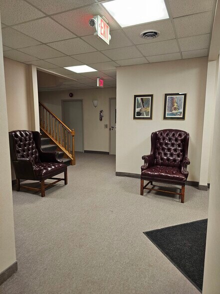 More Photos Of 55 Sullys Trl, Pittsford Office For Lease