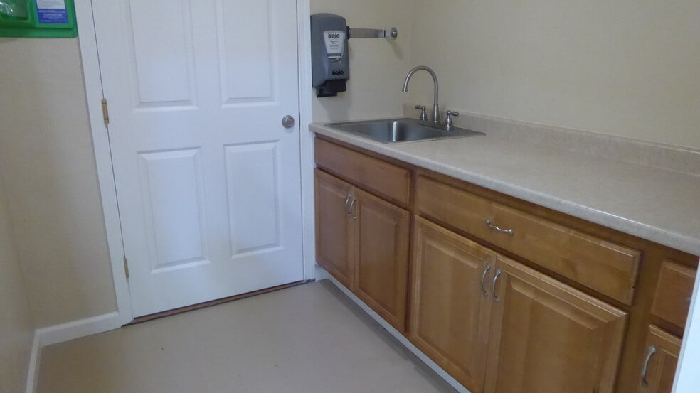 More Photos Of 34 Union Way, Vacaville Flex For Lease